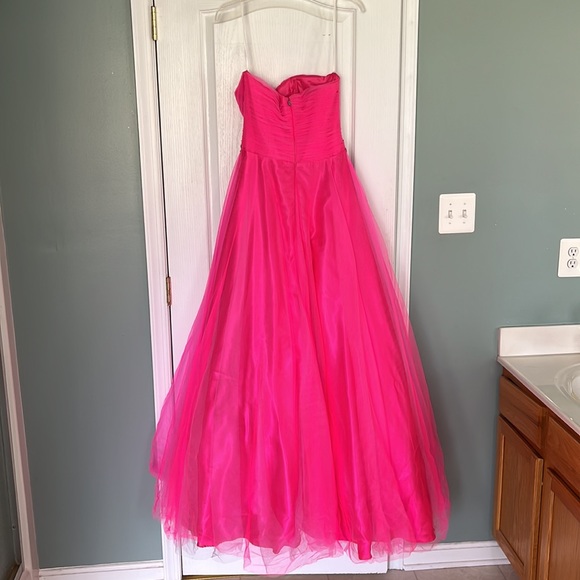 Size 6 fuchsia prom dress with colorful design - Picture 5 of 6